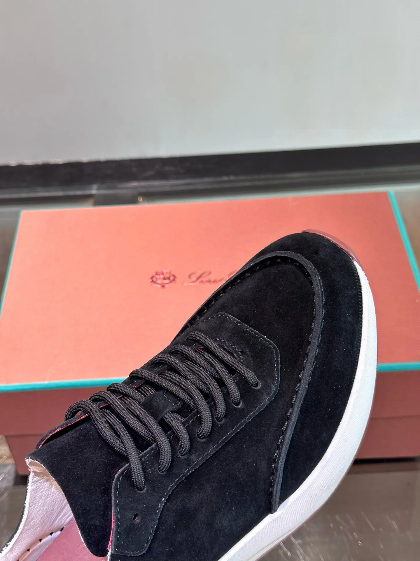 Factory price: 540💰Loro men's shoes💰iana niche Loro classic jogging shoes, men's lace-up casual shoes and sneakers, high-quality lightweight and comfortable fabrics, suitable for outdoor leisure, the color scheme is young and energetic, and it looks great with sportswear or casual suits! Size: 39-46 (customized sizes of 45 and 46 are non-refundable)